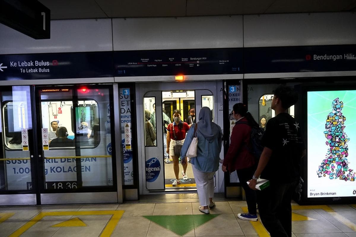 Gangguan Listrik, Sejumlah Stasiun MRT Jakarta Alami Blackout Gangguan Listrik, Sejumlah Stasiun MRT Jakarta Alami Blackout