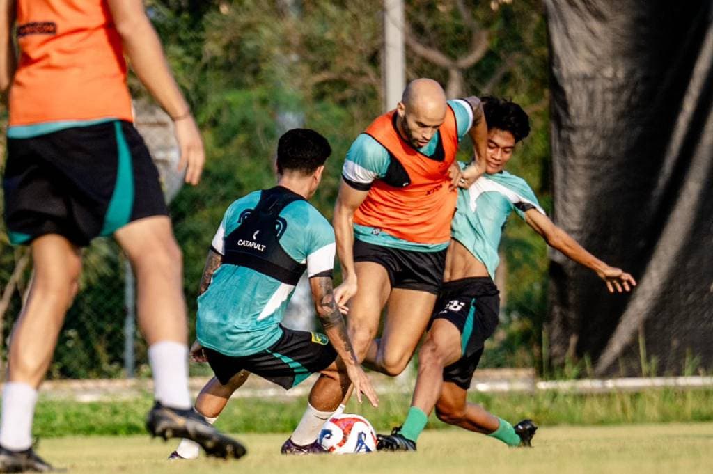 Derby Jatim Panas! Persebaya Siap Hancurkan Madura United Meski Persiapan Singkat Derby Jatim Panas! Persebaya Siap Hancurkan Madura United Meski Persiapan Singkat