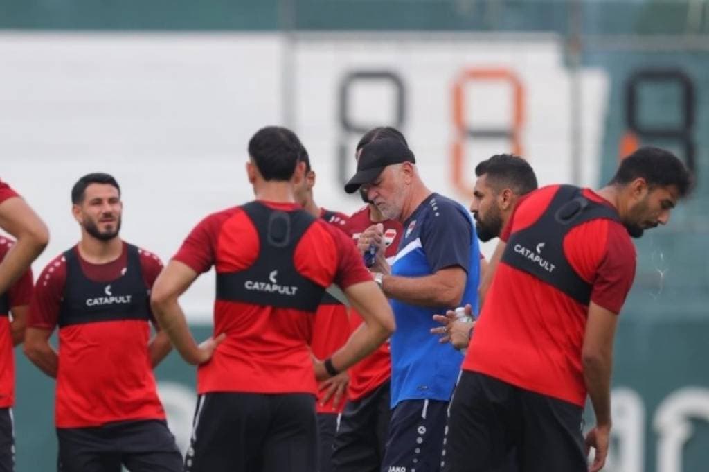 Perjalanan Terjal Timnas Irak: Tempuh Perjalanan Bus 12 Jam untuk Pertahankan Impian Piala Dunia Perjalanan Terjal Timnas Irak: Tempuh Perjalanan Bus 12 Jam untuk Pertahankan Impian Piala Dunia