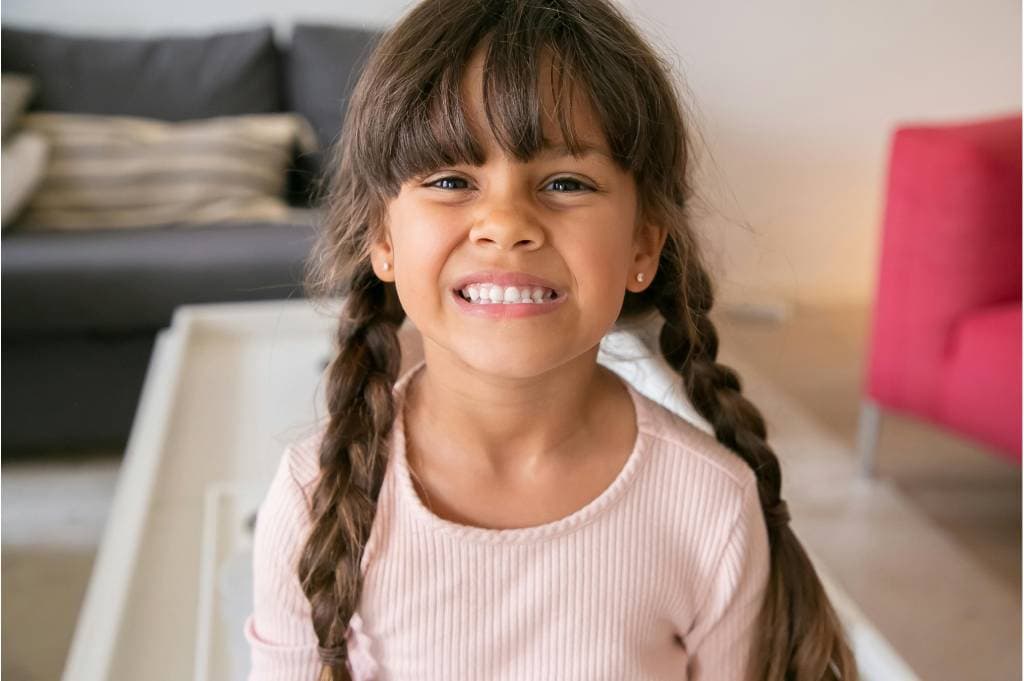 5 Tips Mengatasi Gigi Berlubang pada Anak, Orang Tua Wajib Tahu 5 Tips Mengatasi Gigi Berlubang pada Anak, Orang Tua Wajib Tahu