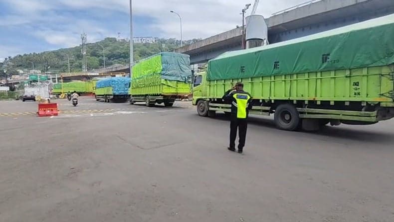 Info Penting! Polres Cilegon Batasi Operasional Truk Material Tambang dan Bangunan 13–29 Maret Info Penting! Polres Cilegon Batasi Operasional Truk Material Tambang dan Bangunan 13–29 Maret