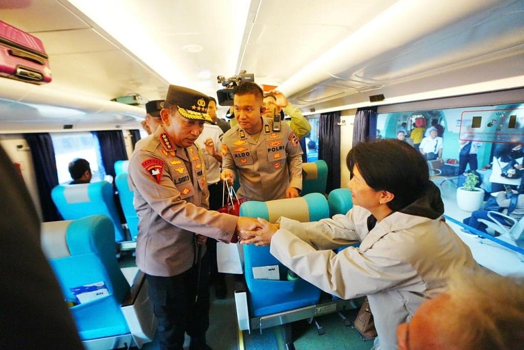Tinjau Stasiun Pasar Senen, Kapolri Pastikan Fasilitas Mudik Nataru Nyaman Tinjau Stasiun Pasar Senen, Kapolri Pastikan Fasilitas Mudik Nataru Nyaman