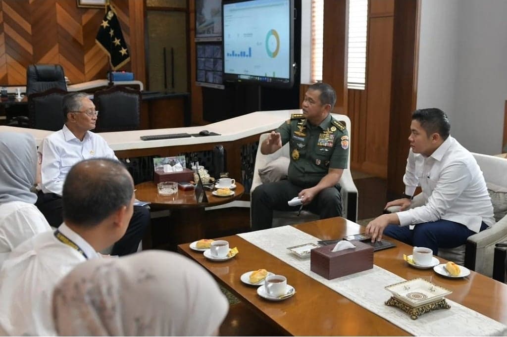 Seskab Teddy Bertemu Menteri PU dan KSAD, Bahas Percepatan Pemulihan Infrastruktur Pascabencana Sumatra Seskab Teddy Bertemu Menteri PU dan KSAD, Bahas Percepatan Pemulihan Infrastruktur Pascabencana Sumatra