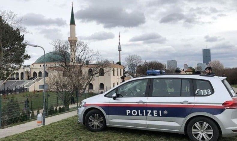 Masjid di Austria Jadi Sasaran Tembakan Masjid di Austria Jadi Sasaran Tembakan