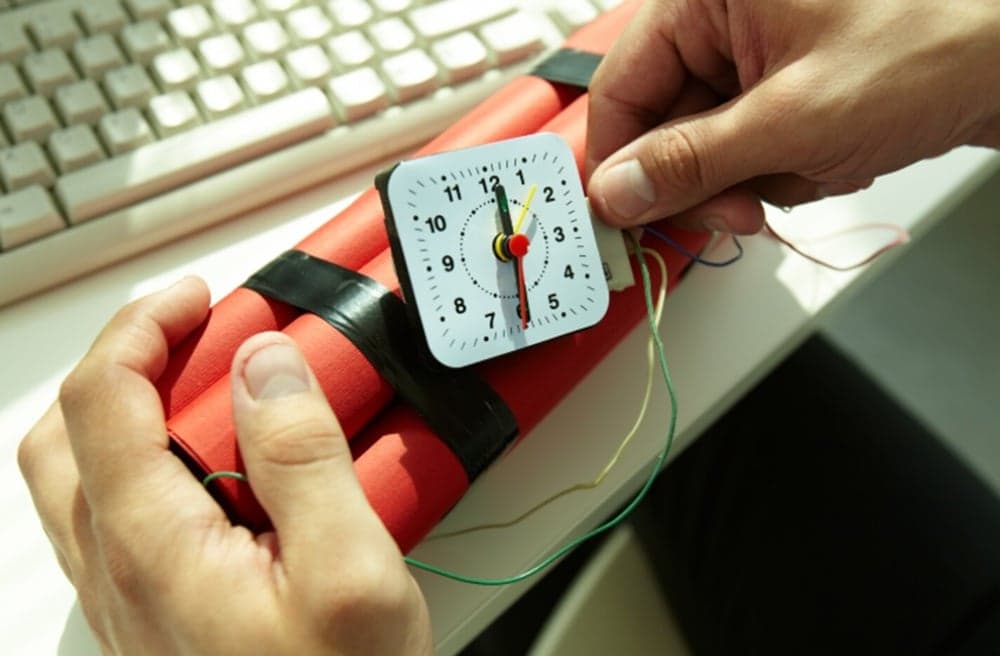 Polisi Amankan Terduga Pelaku Teror Bom ke 10 Sekolah di Depok, Ini Sosoknya Polisi Amankan Terduga Pelaku Teror Bom ke 10 Sekolah di Depok, Ini Sosoknya