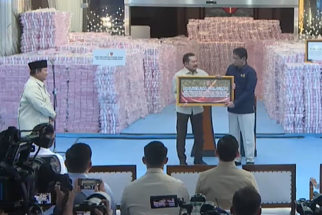 Prabowo Hadiri Penyerahan Rp6,6 Triliun Hasil Penyelamatan Kawasan Hutan Prabowo Hadiri Penyerahan Rp6,6 Triliun Hasil Penyelamatan Kawasan Hutan