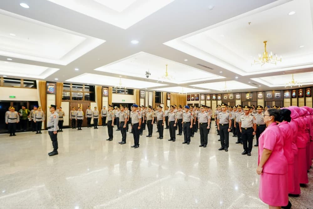 Polri Gelar Upacara Kenaikan Pangkat Serentak, 42 Pati dan Ribuan Personel Dapat Promosi Polri Gelar Upacara Kenaikan Pangkat Serentak, 42 Pati dan Ribuan Personel Dapat Promosi