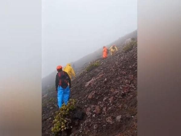 Pendaki Hilang di Gunung Slamet Belum Ditemukan, Tim SAR Lanjutkan Pencarian Pendaki Hilang di Gunung Slamet Belum Ditemukan, Tim SAR Lanjutkan Pencarian