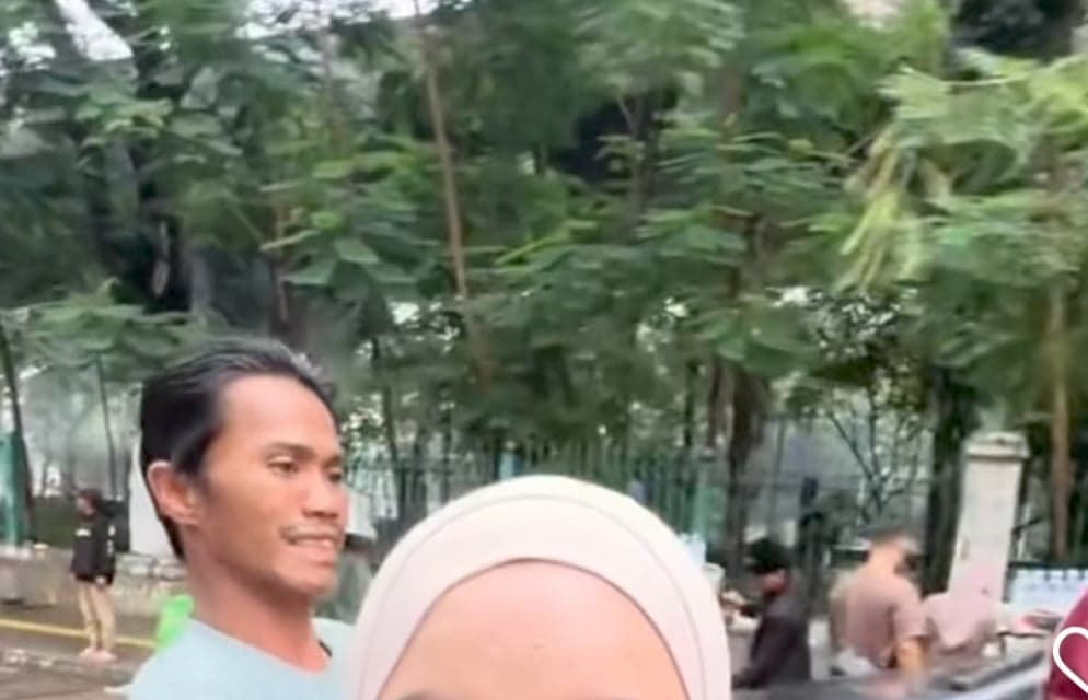 Viral Perempuan di Monas Nyaris Jadi Korban Copet saat Buat Vlog Viral Perempuan di Monas Nyaris Jadi Korban Copet saat Buat Vlog