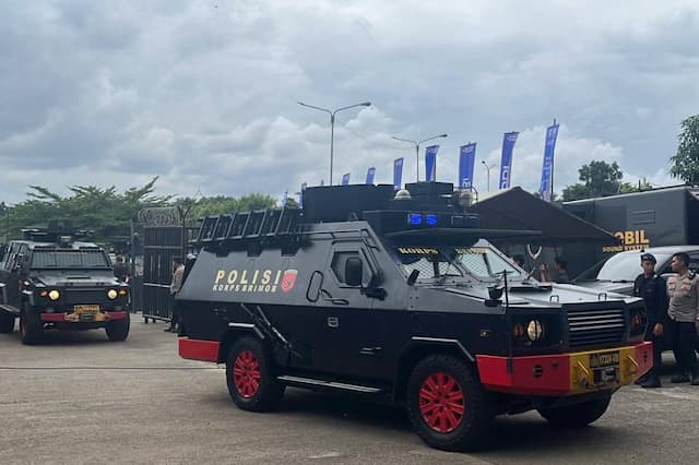 Jelang Lawan Persib, Persija Tiba di GBLA Naik Barracuda di Tengah Lautan Bobotoh Jelang Lawan Persib, Persija Tiba di GBLA Naik Barracuda di Tengah Lautan Bobotoh