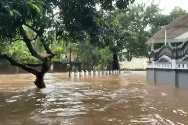 Banjir Jabodetabek, Kompleks Warga di Cilandak Jaksel Terendam hingga 1 Meter Banjir Jabodetabek, Kompleks Warga di Cilandak Jaksel Terendam hingga 1 Meter