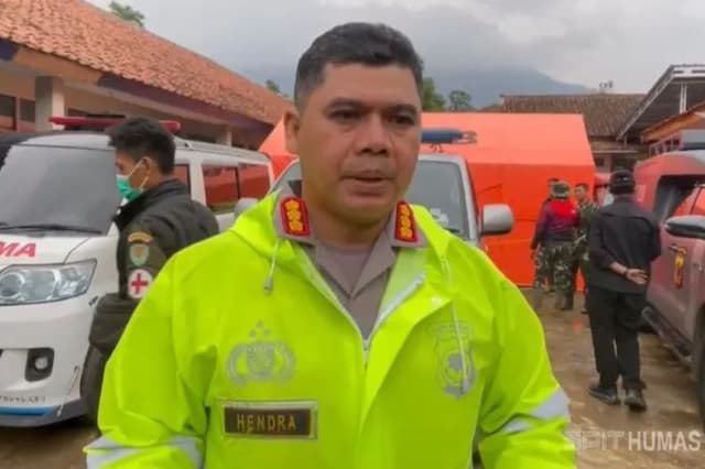 Update Longsor Cisarua Bandung Barat, Tim DVI Polri Terima 25 Kantong Jenazah Update Longsor Cisarua Bandung Barat, Tim DVI Polri Terima 25 Kantong Jenazah