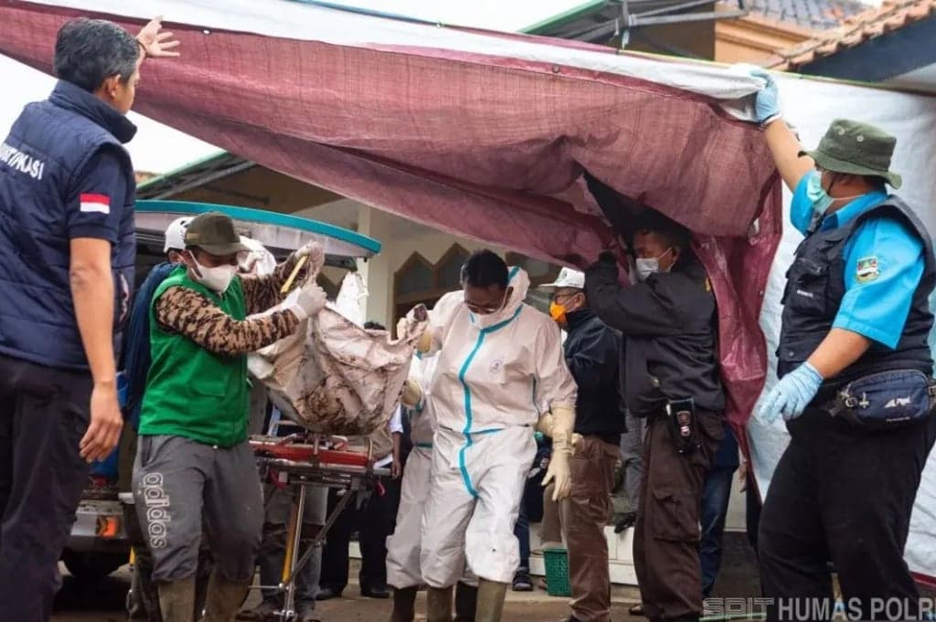 Longsor Cisarua Bandung Barat: 80 Jenazah Teridentifikasi, 15 Masih Diperiksa Longsor Cisarua Bandung Barat: 80 Jenazah Teridentifikasi, 15 Masih Diperiksa