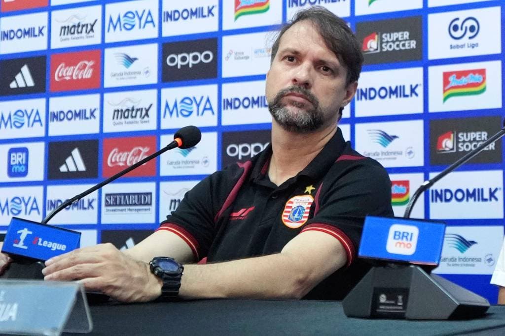 Persija Tumbangkan PSM, Mauricio Souza Blak-blakan Soal Lapangan JIS Persija Tumbangkan PSM, Mauricio Souza Blak-blakan Soal Lapangan JIS