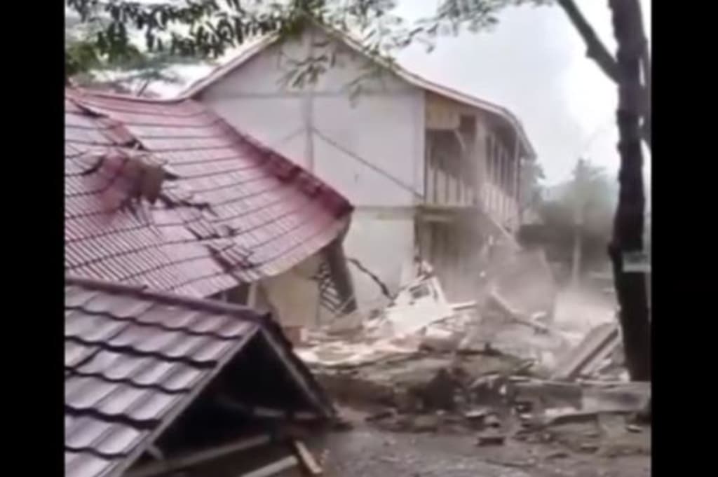 Bencana Tanah Bergerak di Tegal, 104 Rumah Rusak hingga Bangunan SMA Ambruk Bencana Tanah Bergerak di Tegal, 104 Rumah Rusak hingga Bangunan SMA Ambruk