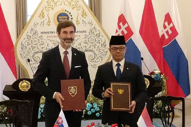 Sah! Indonesia-Slovakia Sepakati Bebas Visa Pemegang Paspor Diplomatik dan Dinas Sah! Indonesia-Slovakia Sepakati Bebas Visa Pemegang Paspor Diplomatik dan Dinas