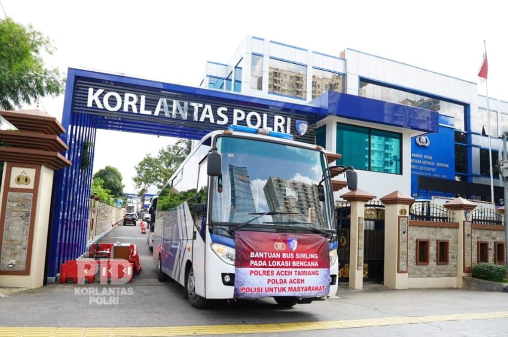 Korlantas Polri Kirim 2 Unit Bus SIM Keliling Pascabanjir di Aceh Tamiang Korlantas Polri Kirim 2 Unit Bus SIM Keliling Pascabanjir di Aceh Tamiang