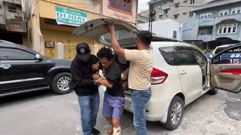 Melawan saat Ditangkap, 2 Maling Sempat Viral Gotong Motor Curian di Medan Ditembak Melawan saat Ditangkap, 2 Maling Sempat Viral Gotong Motor Curian di Medan Ditembak