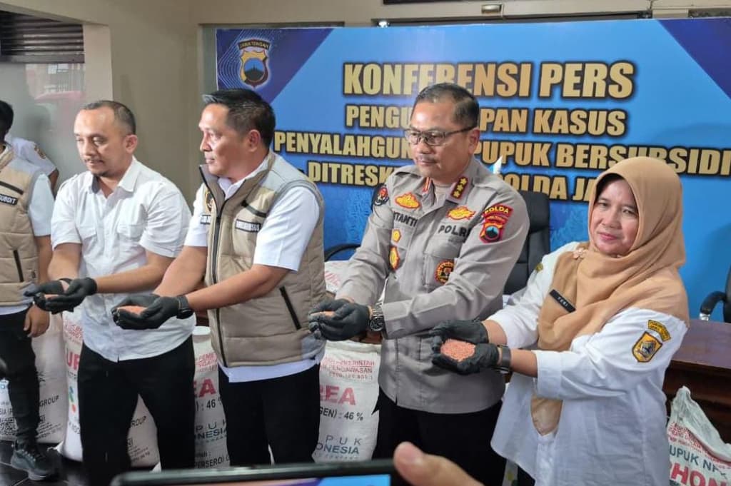 Mafia Pupuk Rugikan Negara Rp4,3 Miliar Dibongkar Polisi, 3 Tersangka Ditangkap Mafia Pupuk Rugikan Negara Rp4,3 Miliar Dibongkar Polisi, 3 Tersangka Ditangkap
