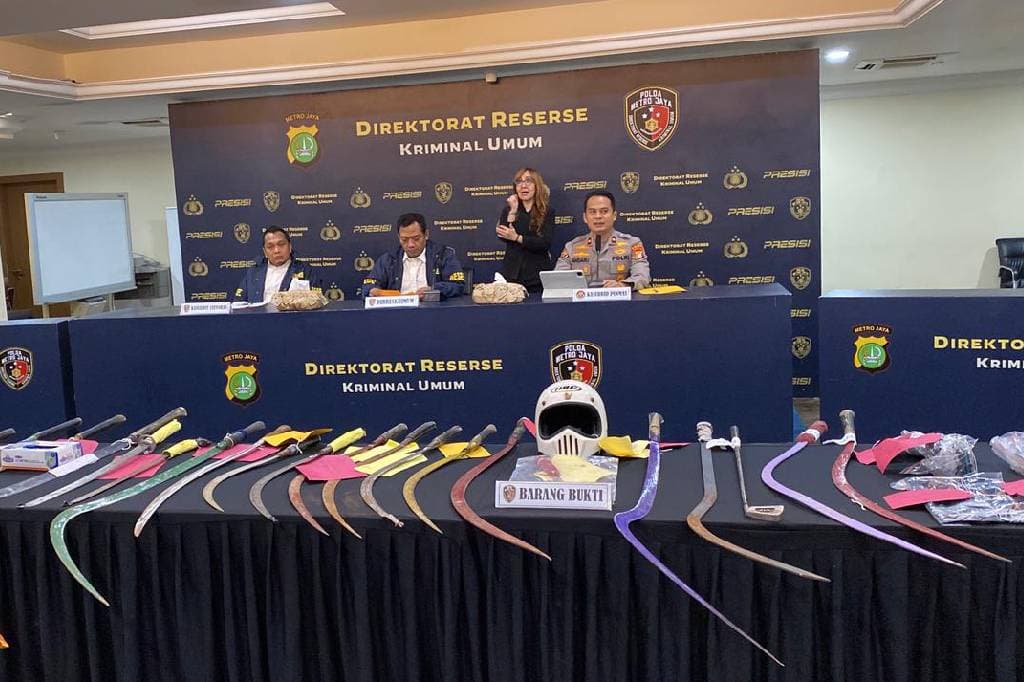 Polda Metro Jaya Tangkap 105 Pelaku Tawuran, Sita 56 Senjata Tajam Polda Metro Jaya Tangkap 105 Pelaku Tawuran, Sita 56 Senjata Tajam