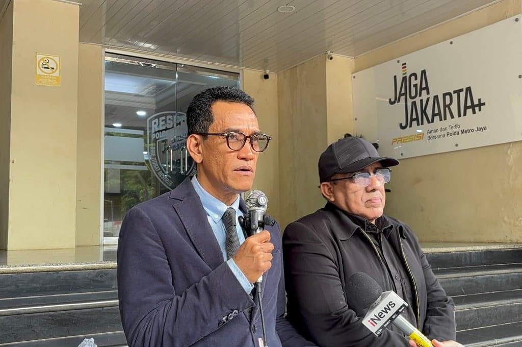 Jokowi Tak Kunjung Hadiri Sidang PN Surakarta, Kubu Roy Suryo: Ini Kan Aneh Jokowi Tak Kunjung Hadiri Sidang PN Surakarta, Kubu Roy Suryo: Ini Kan Aneh