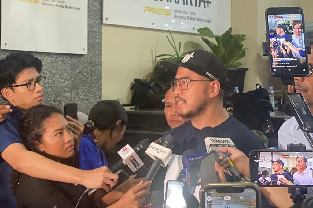 Pandji Pragiwaksono Dicecar 63 Pertanyaan oleh Polisi, Diperlihatkan Potongan-Potongan Video Pandji Pragiwaksono Dicecar 63 Pertanyaan oleh Polisi, Diperlihatkan Potongan-Potongan Video