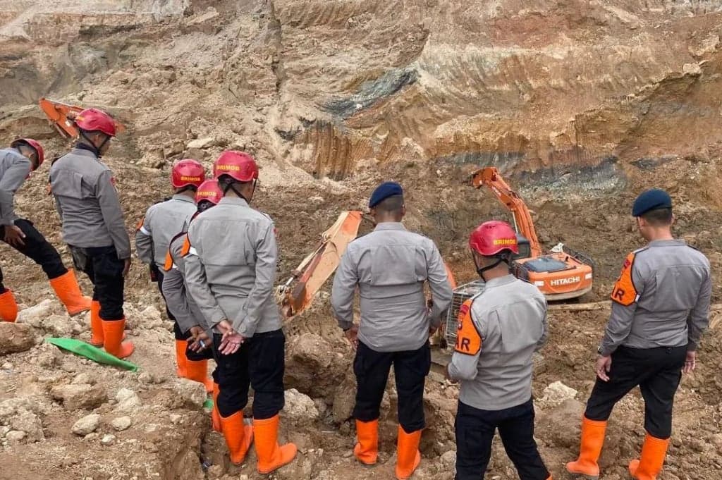 Pencarian Korban Longsor Tambang Timah di Bangka Babel, 1 Orang Masih Tertimbun Pencarian Korban Longsor Tambang Timah di Bangka Babel, 1 Orang Masih Tertimbun