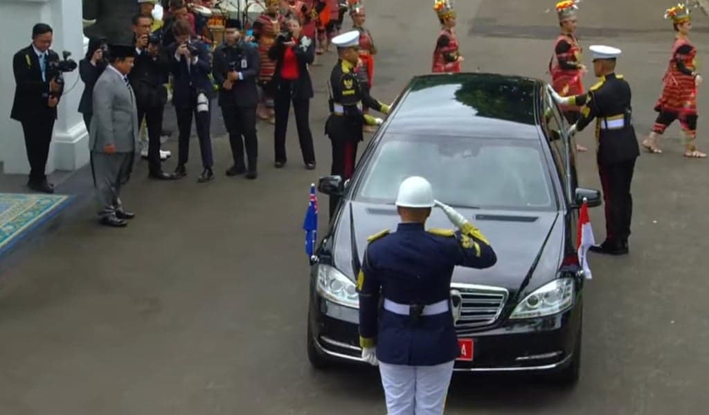 PM Australia Albanese Tiba di Istana Merdeka, Disambut Tarian Naikonos Larik PM Australia Albanese Tiba di Istana Merdeka, Disambut Tarian Naikonos Larik