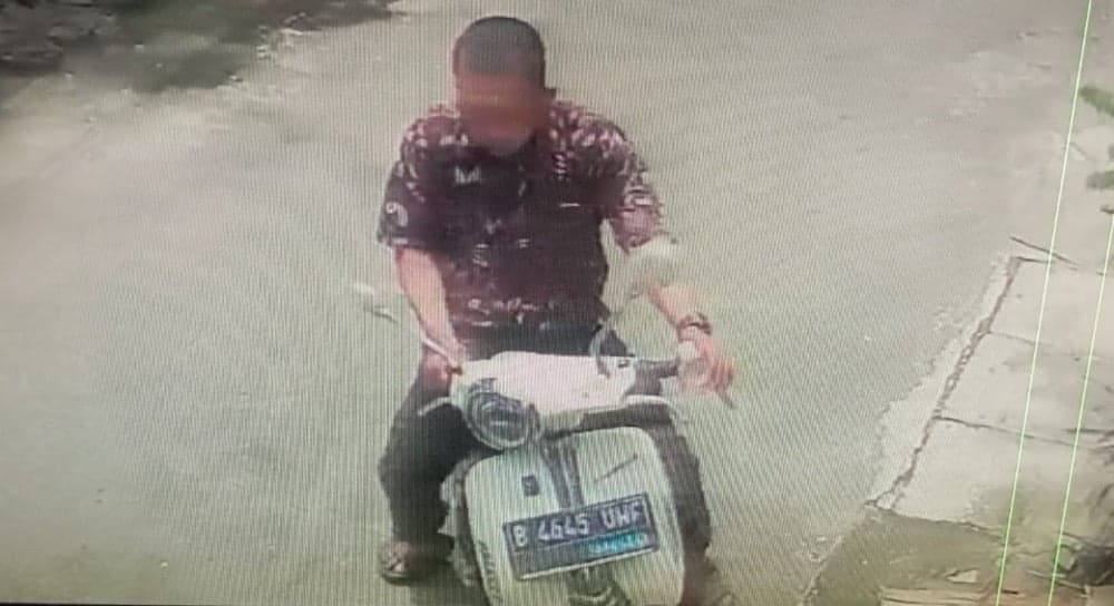 Kotak Amal Musala di Tanjung Priok Jakut Dibobol saat Jumat, Aksi Terekam CCTV Kotak Amal Musala di Tanjung Priok Jakut Dibobol saat Jumat, Aksi Terekam CCTV