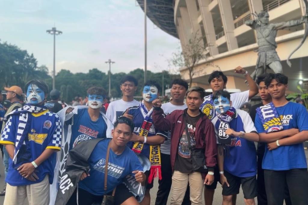Aremania Serbu SUGBK, Suasana Persija vs Arema FC Jadi Sorotan Super League Aremania Serbu SUGBK, Suasana Persija vs Arema FC Jadi Sorotan Super League