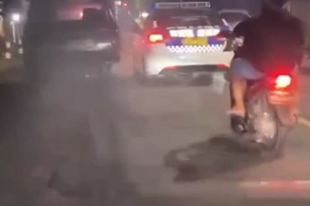 Viral Aksi Kejar-kejaran Pelaku Tabrak Lari di Tulungagung, Berakhir di Kediri Viral Aksi Kejar-kejaran Pelaku Tabrak Lari di Tulungagung, Berakhir di Kediri