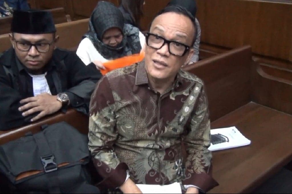 Noel Ebenezer Pelesetkan Lagu Iwan Fals Sindir KPK: Giliran Kelas Kakap Nggak Pernah Kau Tangkap Noel Ebenezer Pelesetkan Lagu Iwan Fals Sindir KPK: Giliran Kelas Kakap Nggak Pernah Kau Tangkap