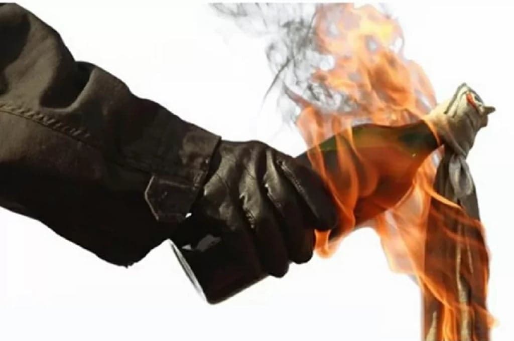 Densus 88: Siswa SMP Kalbar Lempar Molotov Terinspirasi Pelaku Kekerasan Luar Negeri Densus 88: Siswa SMP Kalbar Lempar Molotov Terinspirasi Pelaku Kekerasan Luar Negeri