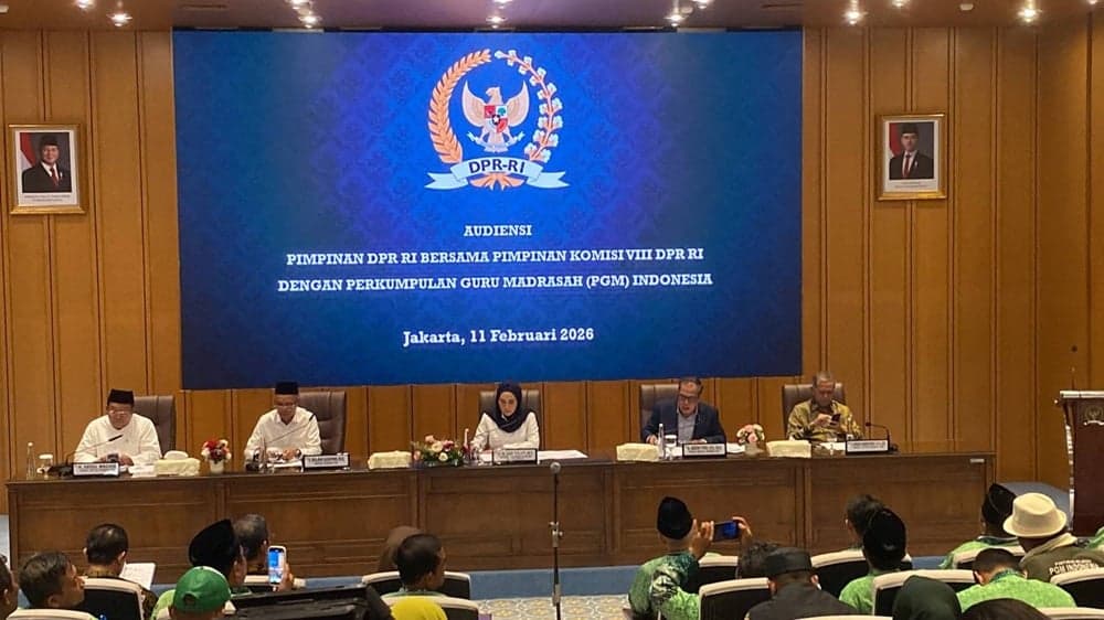 Guru Madrasah Mengadu ke DPR: Mengabdi 25 Tahun, Gaji Masih Rp300.000 Guru Madrasah Mengadu ke DPR: Mengabdi 25 Tahun, Gaji Masih Rp300.000