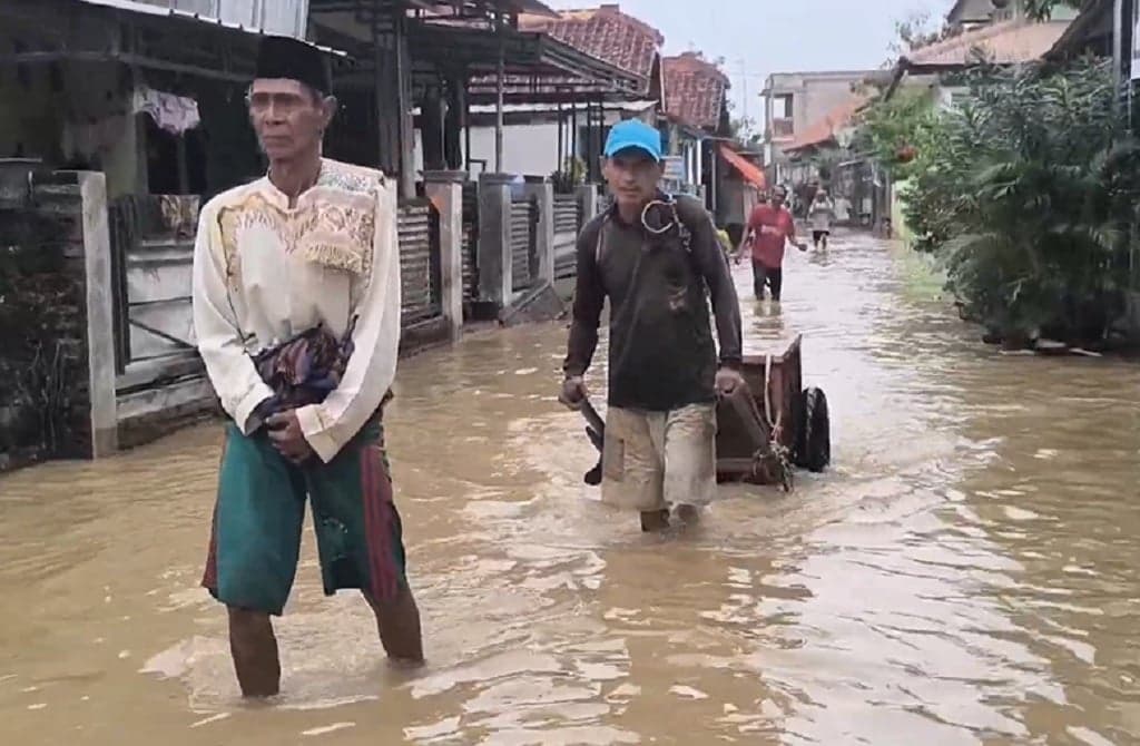 Banjir Cirebon Meluas hingga 7 Kecamatan, Ribuan Rumah Terendam Banjir Cirebon Meluas hingga 7 Kecamatan, Ribuan Rumah Terendam