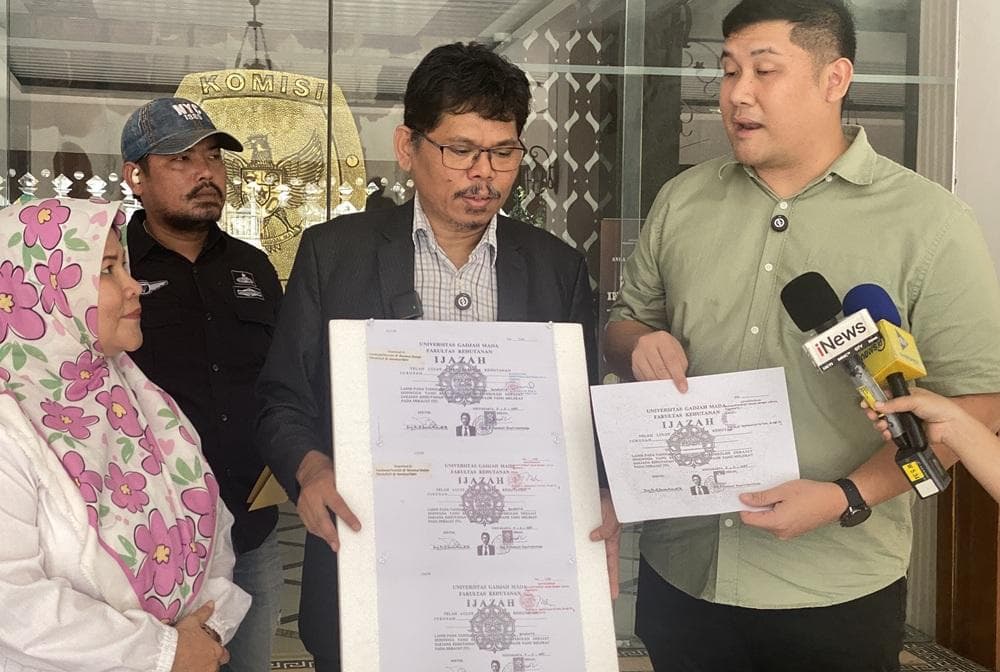 Bonatua Ungkap Kejanggalan Salinan Ijazah Jokowi dari KPU, Apa Itu? Bonatua Ungkap Kejanggalan Salinan Ijazah Jokowi dari KPU, Apa Itu?