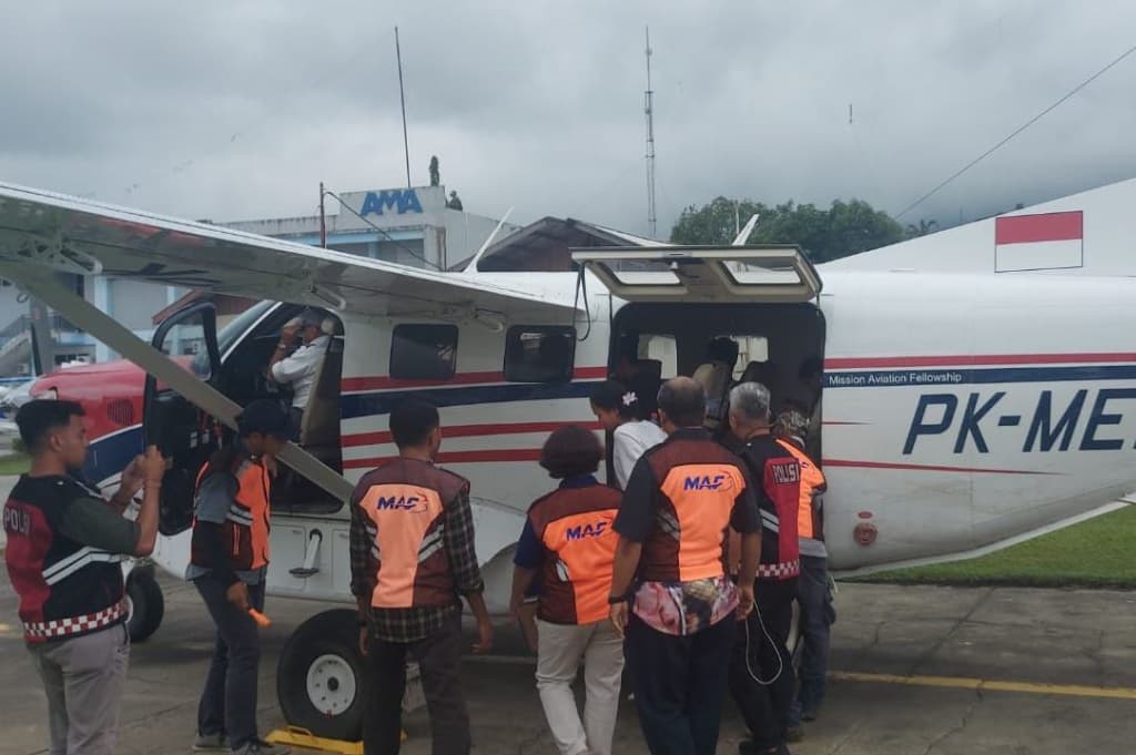 Usai Teror Penembakan KKB, 9 Guru dan Perawat di Koroway Dievakuasi ke Sentani Usai Teror Penembakan KKB, 9 Guru dan Perawat di Koroway Dievakuasi ke Sentani