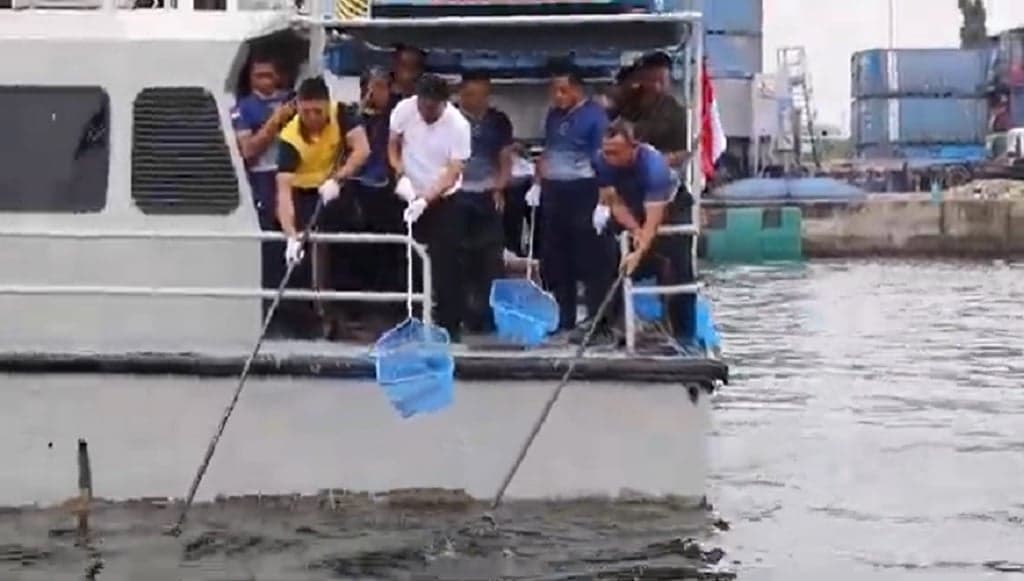 Gaungkan Program ASRI Prabowo, Kolinlamil Bersih-Bersih Pelabuhan Tanjung Priok Gaungkan Program ASRI Prabowo, Kolinlamil Bersih-Bersih Pelabuhan Tanjung Priok