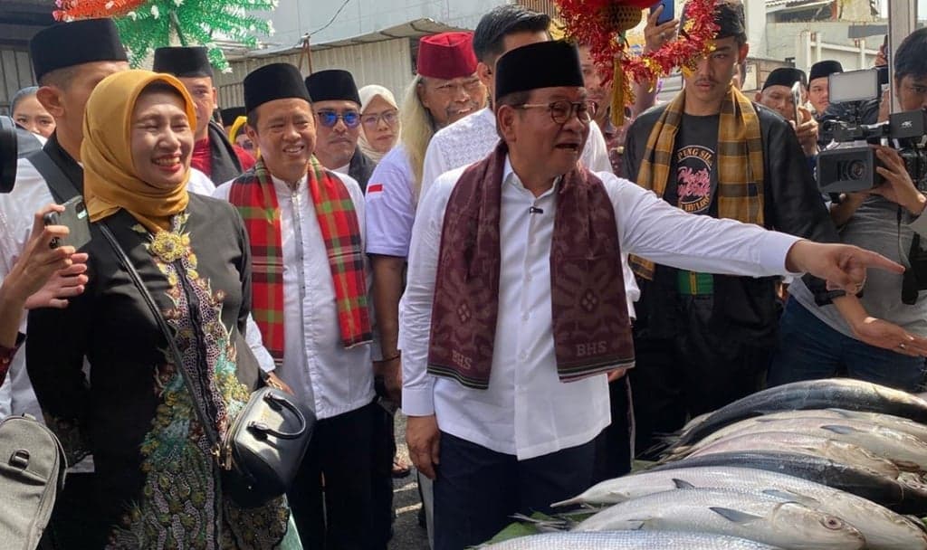 Momen Pramono Borong Ikan Bandeng di Festival Rawa Belong, Terbesar Tembus 14 Kg Momen Pramono Borong Ikan Bandeng di Festival Rawa Belong, Terbesar Tembus 14 Kg