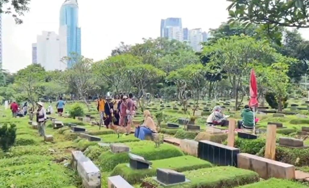 TPU Karet Bivak Jakpus Ramai Dikunjungi Peziarah jelang Ramadan TPU Karet Bivak Jakpus Ramai Dikunjungi Peziarah jelang Ramadan