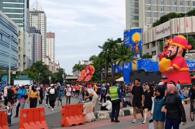 Suasana CFD Sudirman-Thamrin jelang Ramadan, Ramai Dipadati Warga Suasana CFD Sudirman-Thamrin jelang Ramadan, Ramai Dipadati Warga