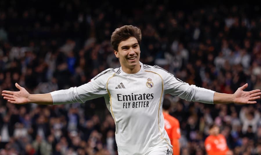 Real Madrid Hajar Real Sociedad dan Usir Barcelona dari Puncak Klasemen, Mbappe Cuma Jadi Penonton Real Madrid Hajar Real Sociedad dan Usir Barcelona dari Puncak Klasemen, Mbappe Cuma Jadi Penonton