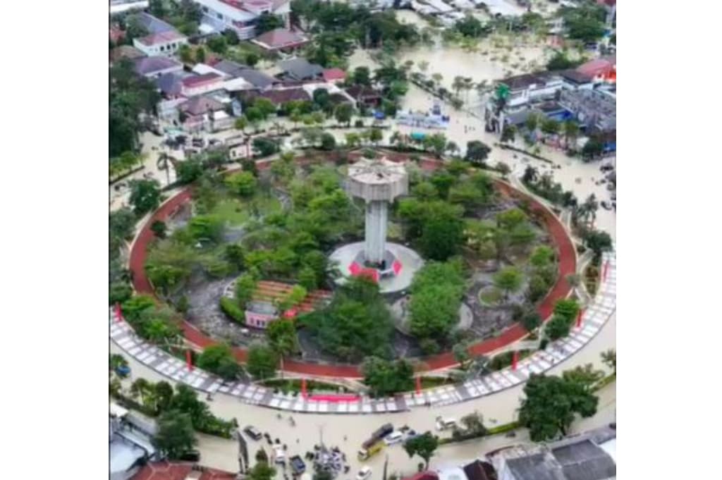 Purwodadi Lumpuh Diterjang Banjir 50 Cm, Jalur Grobogan-Solo Macet Parah Purwodadi Lumpuh Diterjang Banjir 50 Cm, Jalur Grobogan-Solo Macet Parah