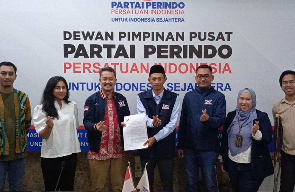 DPP Partai Perindo Serahkan SK Ketua DPW Jatim kepada Ahmad Jazuli DPP Partai Perindo Serahkan SK Ketua DPW Jatim kepada Ahmad Jazuli