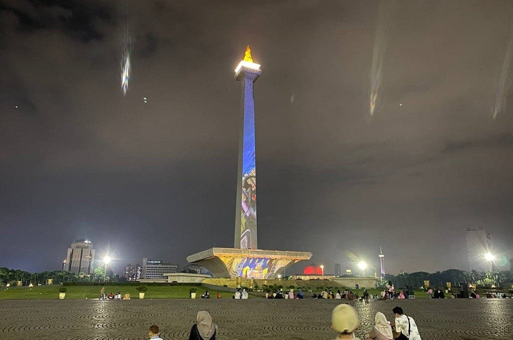 Keren! Pertunjukan Video Bertema Imlek di Monas Bikin Warga Terpukau Keren! Pertunjukan Video Bertema Imlek di Monas Bikin Warga Terpukau