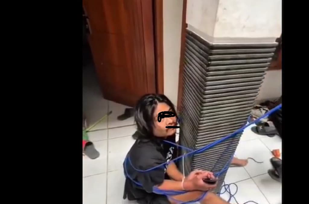 Viral Pencuri Sepatu di Bandung Tertangkap Anak Kos Disuapi Makan dan Diikat Viral Pencuri Sepatu di Bandung Tertangkap Anak Kos Disuapi Makan dan Diikat