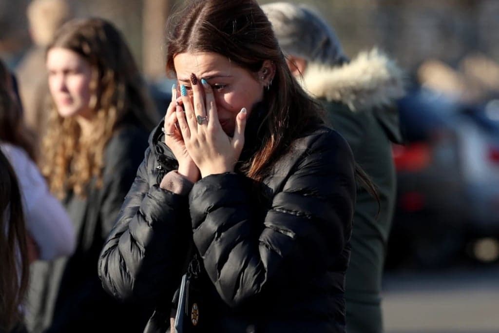 Penembakan Brutal Guncang Pertandingan Hoki Es di AS, 3 Orang Tewas Penembakan Brutal Guncang Pertandingan Hoki Es di AS, 3 Orang Tewas