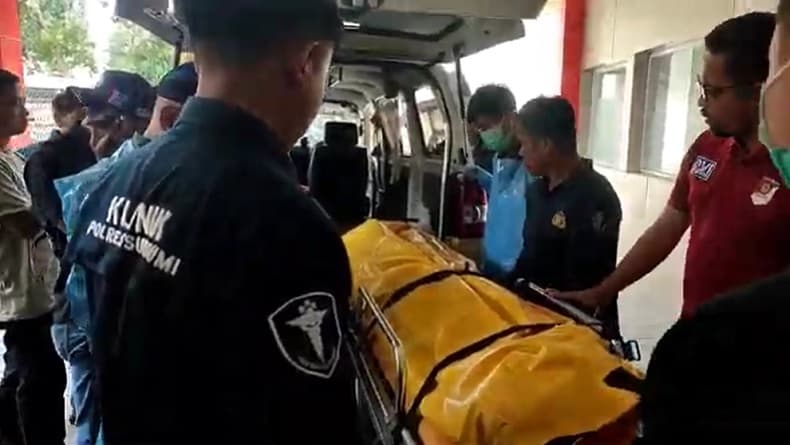 Tragis! Bocah di Sukabumi Tewas dengan Luka Bakar Diduga Disiram Air Panas oleh Ibu Tiri Tragis! Bocah di Sukabumi Tewas dengan Luka Bakar Diduga Disiram Air Panas oleh Ibu Tiri