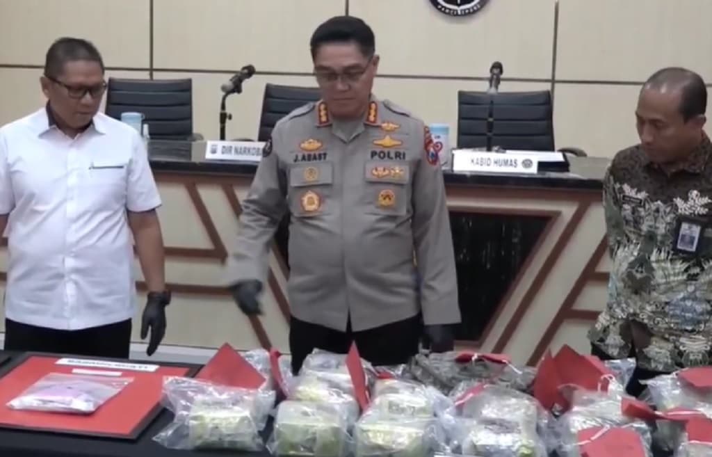 Polisi Gagalkan Peredaran 33 Kg Sabu Antarwilayah di Surabaya, 1 Kurir Ditangkap Polisi Gagalkan Peredaran 33 Kg Sabu Antarwilayah di Surabaya, 1 Kurir Ditangkap