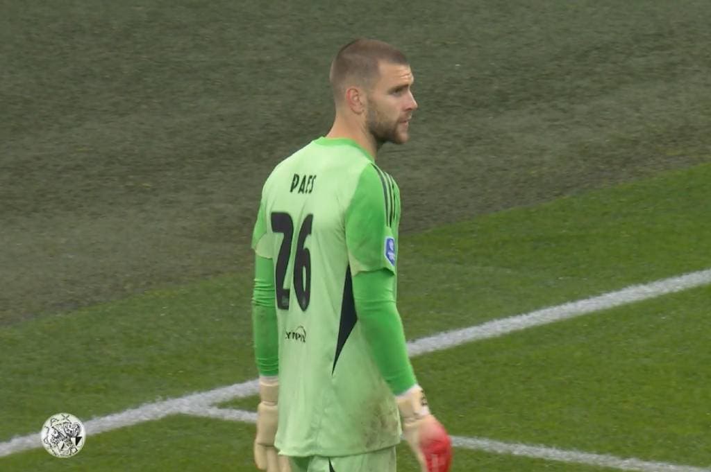 Maarten Paes Kecewa Usai Debut, Tegaskan Ajax Harusnya Menang atas NEC Maarten Paes Kecewa Usai Debut, Tegaskan Ajax Harusnya Menang atas NEC